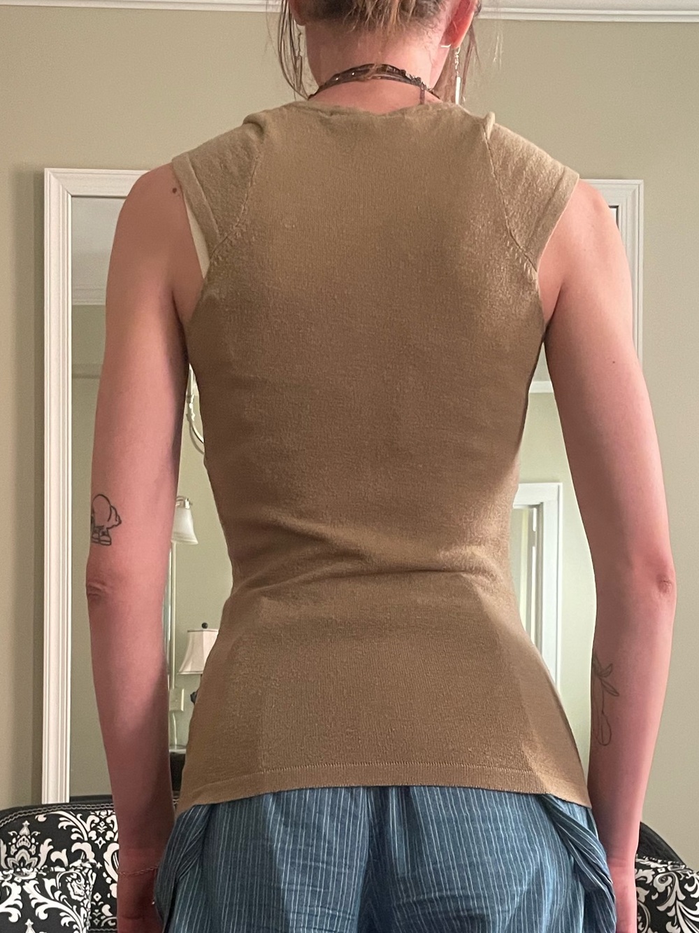 Vintage Gold Ribbed Tank Top - Picture 3 of 9